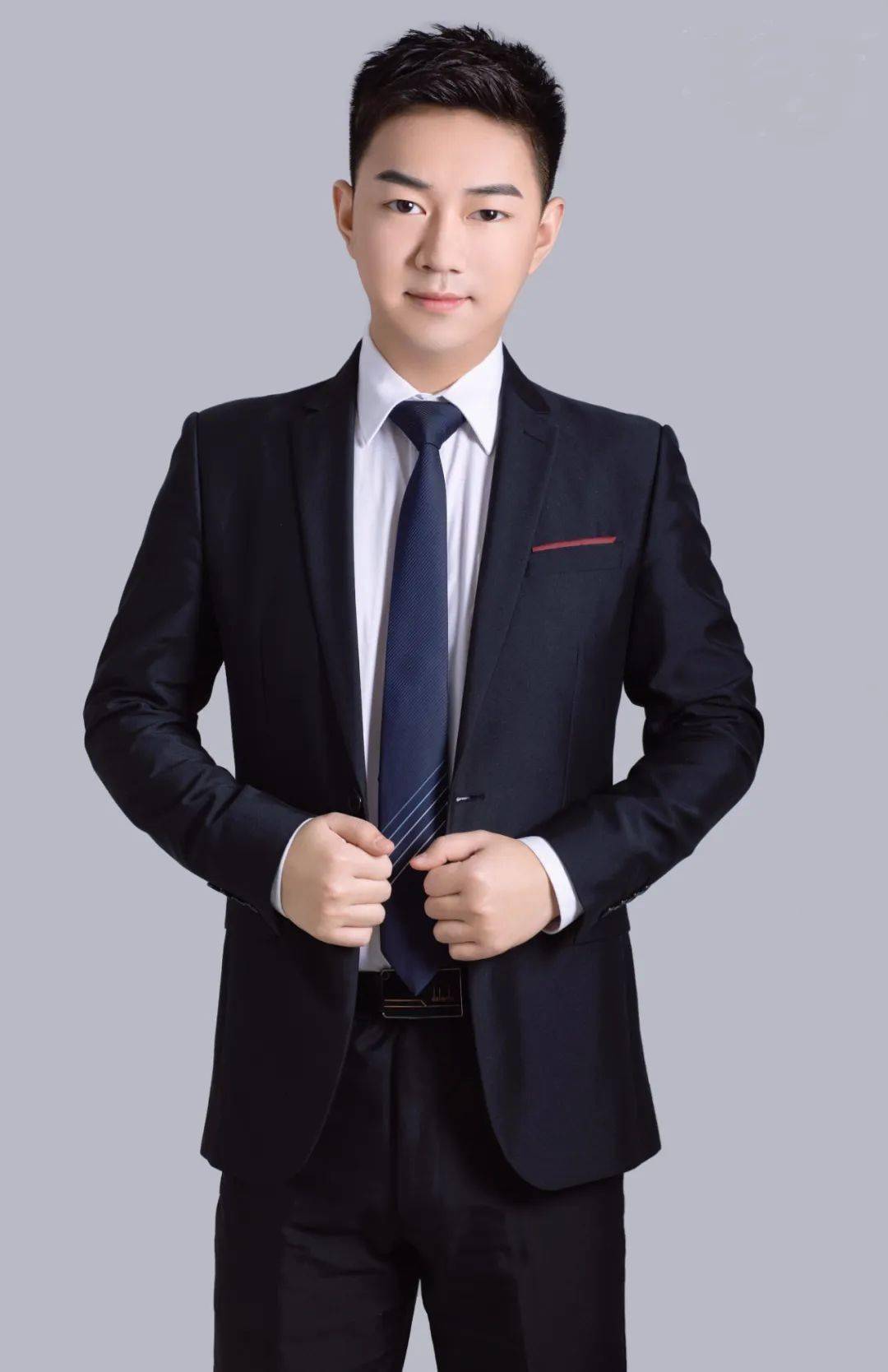 钟亮 视觉与舞美负责人